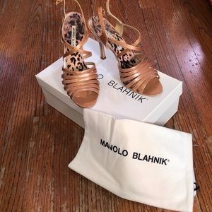 Beige- rose patent strappy Manolo Blahnik heels